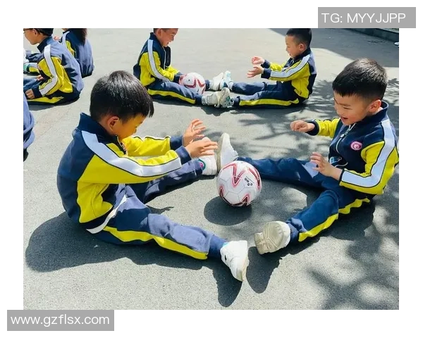 足球明星与孩子们的欢乐时光分享日常趣事与温馨瞬间 足球明星与孩子们的欢乐时光分享日常趣事与温馨瞬间